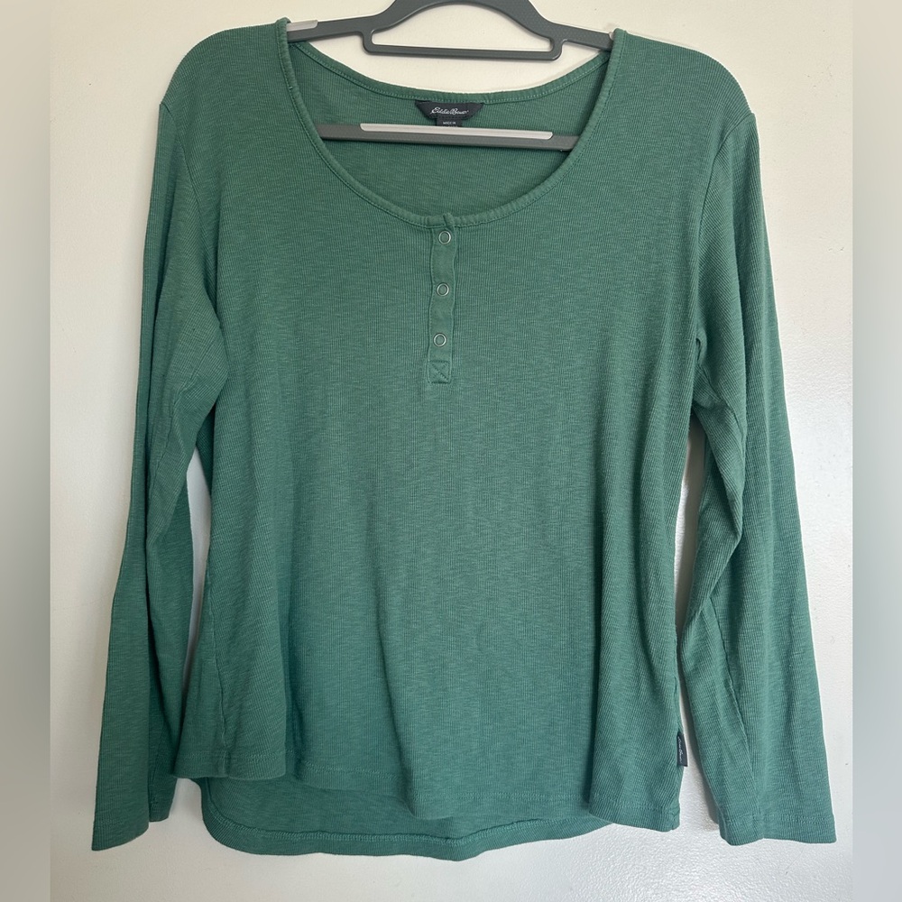Eddie Bauer women’s scoop snap Henley Green Long Sleeve Blouse